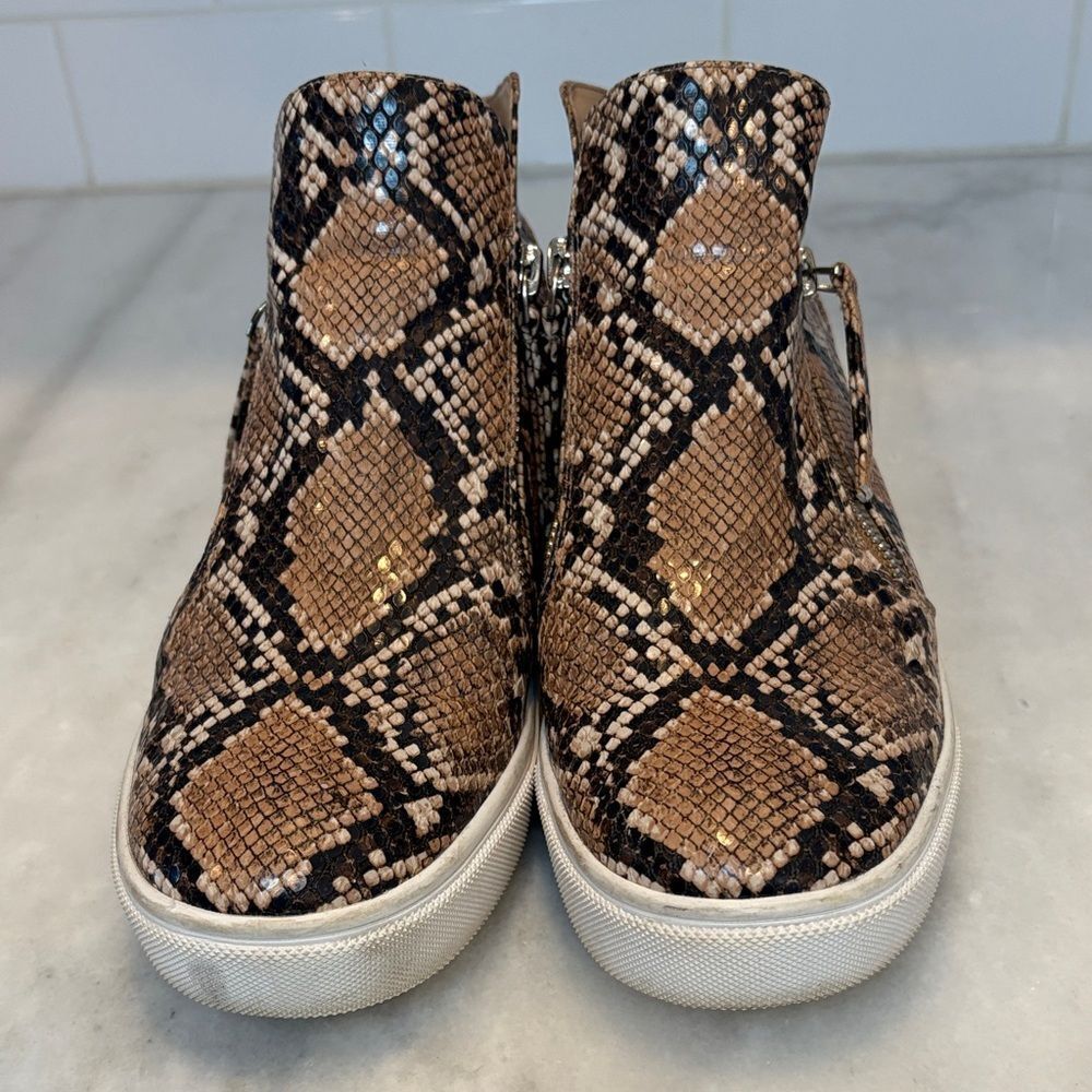 Steve Madden Shoe Boot Sneaker Caliber Hidden Wedge Snakeskin Python Booties - Picture 16 of 17
